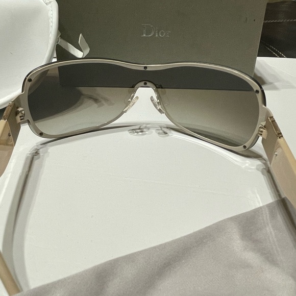 Christian Dior Shield Gradient Sunglasses - Picture 4 of 8